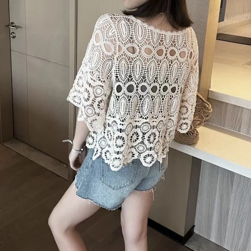 REALEFT Sommer Vintage Spitze Häkeln Aushöhlen frauen Blusen 2025, Neue Stickerei Halbe Hülse O-ansatz Shirts Tops für Frauen