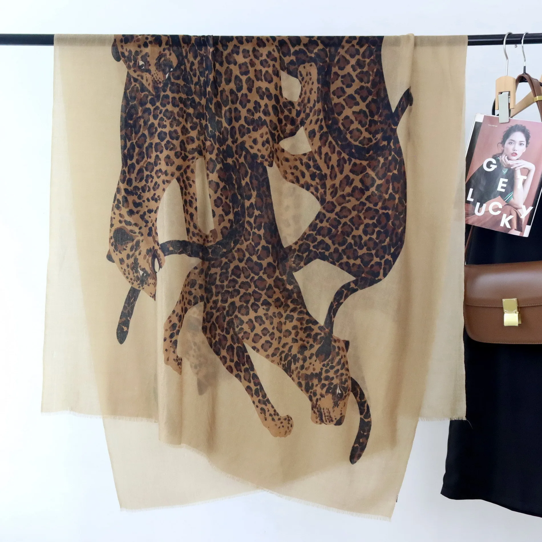 High-end Elegant Women's Exquisite and Fashionable Leopard-print Quality Water-soluble Wool Hand-fringed Soft Long Scarf Shawl