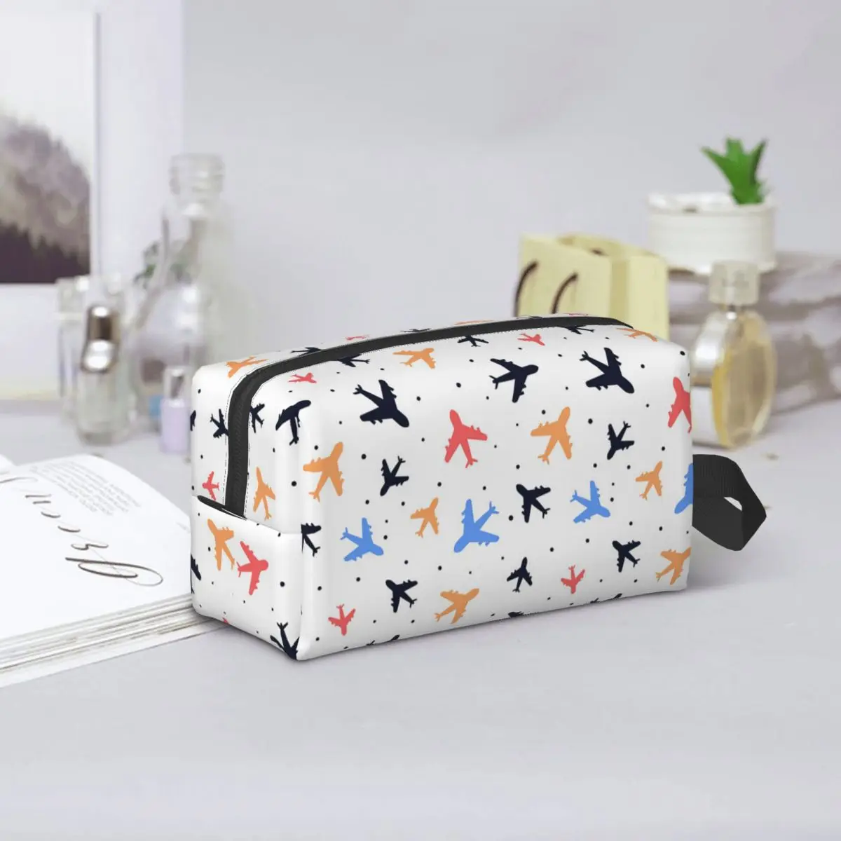 Random Airplanes Pattern Aviation Fighter Pilot Makeup Bag Cosmetic Storage Dopp Kit Toiletry Cosmetic Bag for Women Beauty