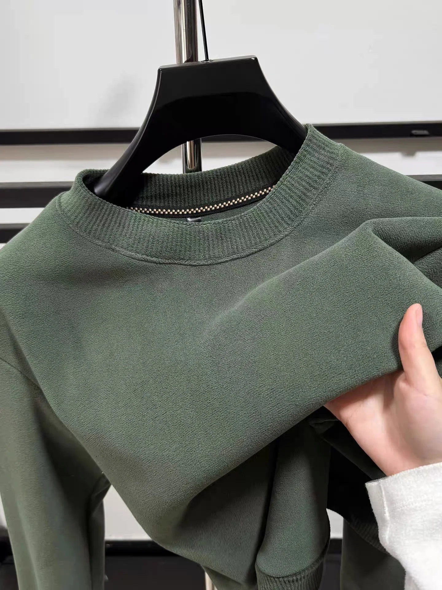 High-End-Samt warmer Rundhalspullover Herren Winter neue Mode einfache einfarbige koreanische Jugend bequemer Sportpullover