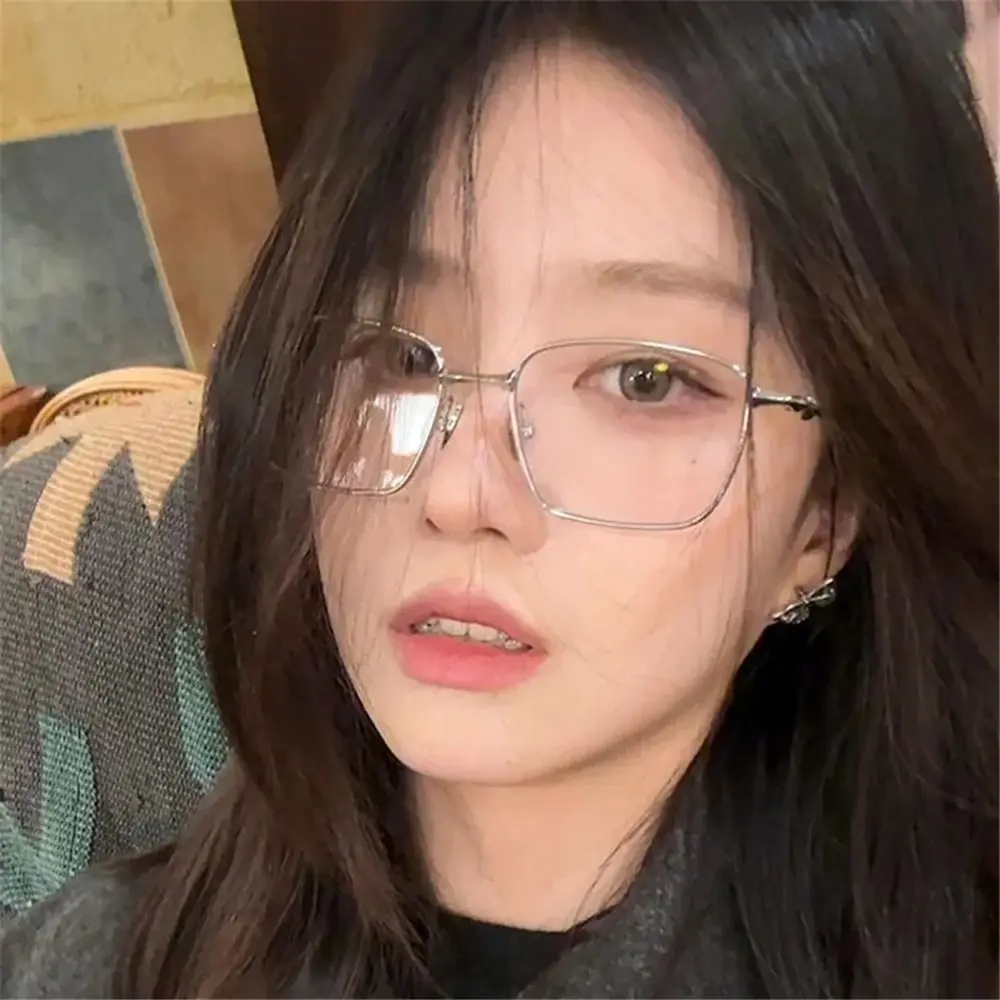 แว่นกันแสงสีฟ้าทรงสี่เหลี่ยมแบบไม่สมมาตร ดีไซน์วินเทจสุดหรู กรอบแคบ พร้อมกรอบโลหะ