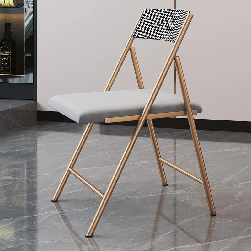 Small-sized Carbon Steel Dining Chairs Are Simple, Portable and Space-saving, and Can Be Used To Store Backrest Dining Benches.