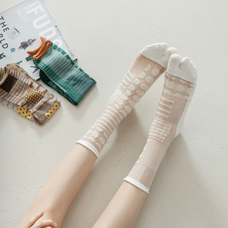 Women Two‑Toe Tabi Mid‑Calf Socks, Summer Thin Sheer Glass Silk Socks, Japanese‑Style Polka Dot Retro Roll‑Edge Socks for Geta S