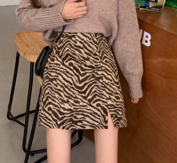 تنورة صوفية كبيرة الحجم مثيرة بطبعة الفهد للخريف والشتاء تنورة نسائية كورية عالية الخصر على شكل حرف a تنانير أنيقة متعددة الاستخدامات