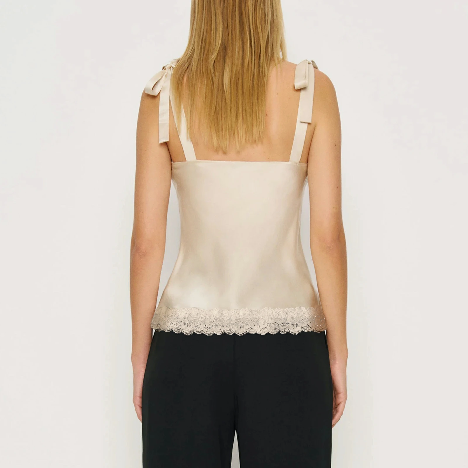 Chaleco elegante de seda satinada con encaje Floral y escote en V profundo para mujer, camisetas sin mangas sedosas con lazo en el hombro para verano