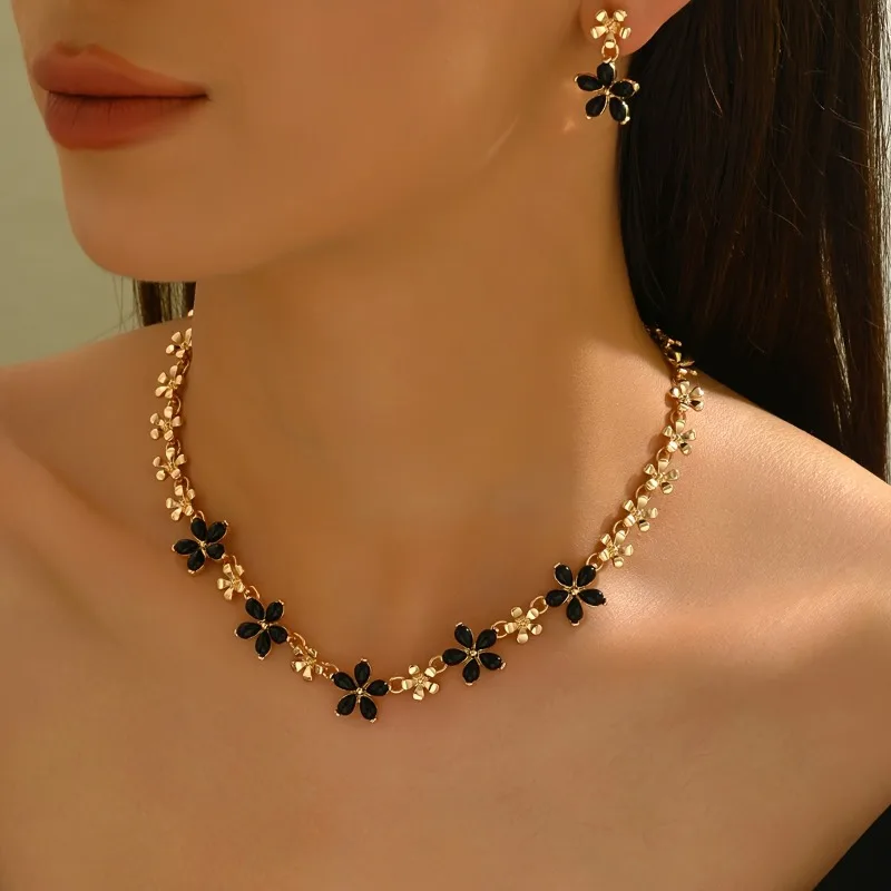 2 Pcs Retro Trendy Black Color Inlaid Zircon Flower Necklace Earrings, Women's Fashionable Classic Holiday Accessories Gift