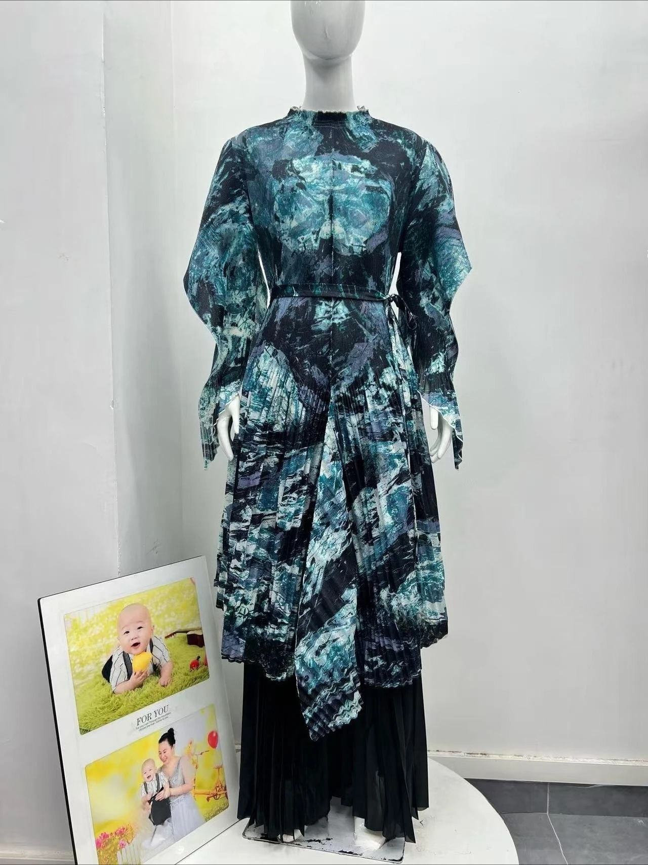 Miyake 2025 automne en gros nouveau plissé à manches courtes costume élégant à la mode ample femmes imprimé robe longue deux pièces ensemble