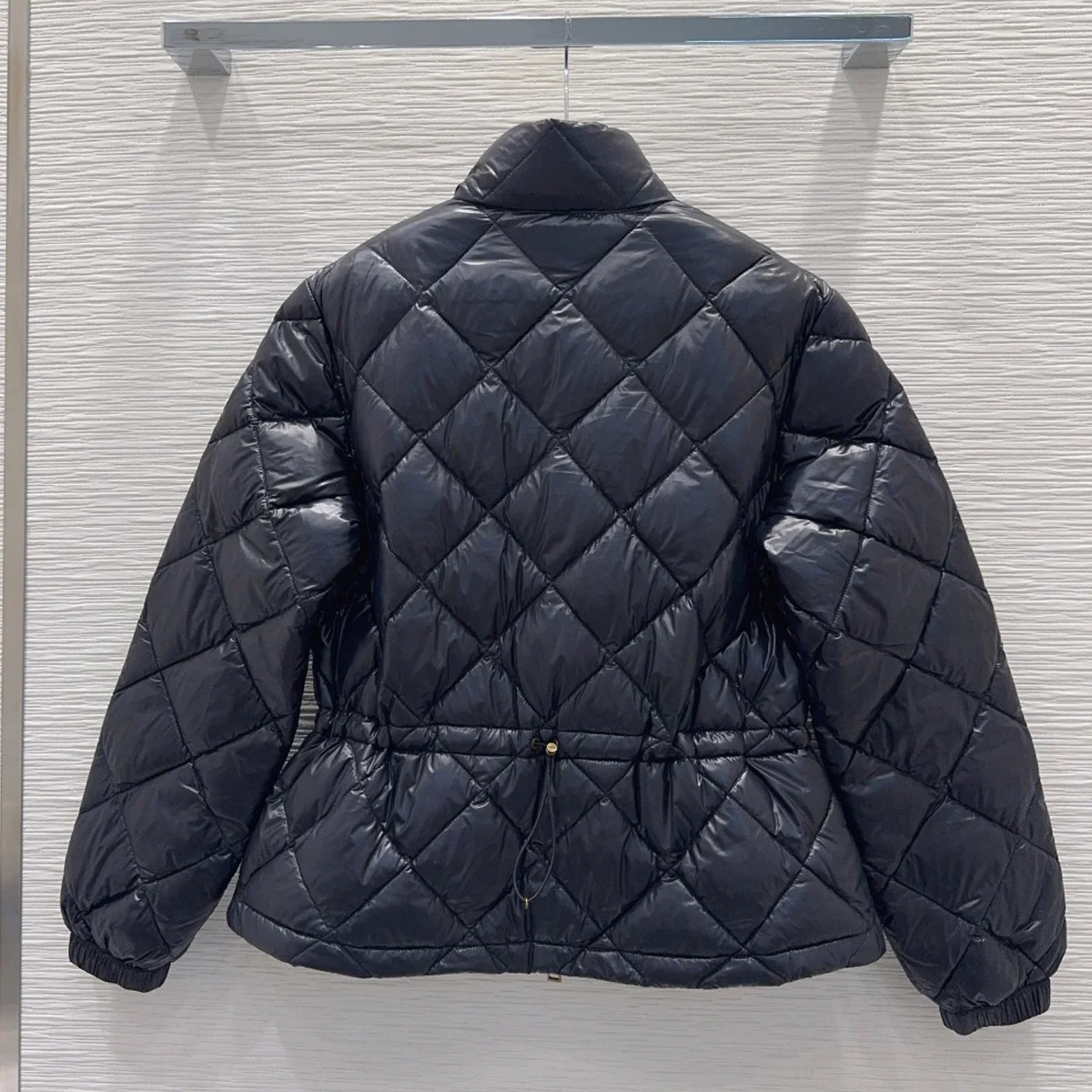 High Quality Women Diamond Quilted Stand Collar Short Down Jacket, Drawstring Waist Multi-Pocket Outerwear lyt26101218