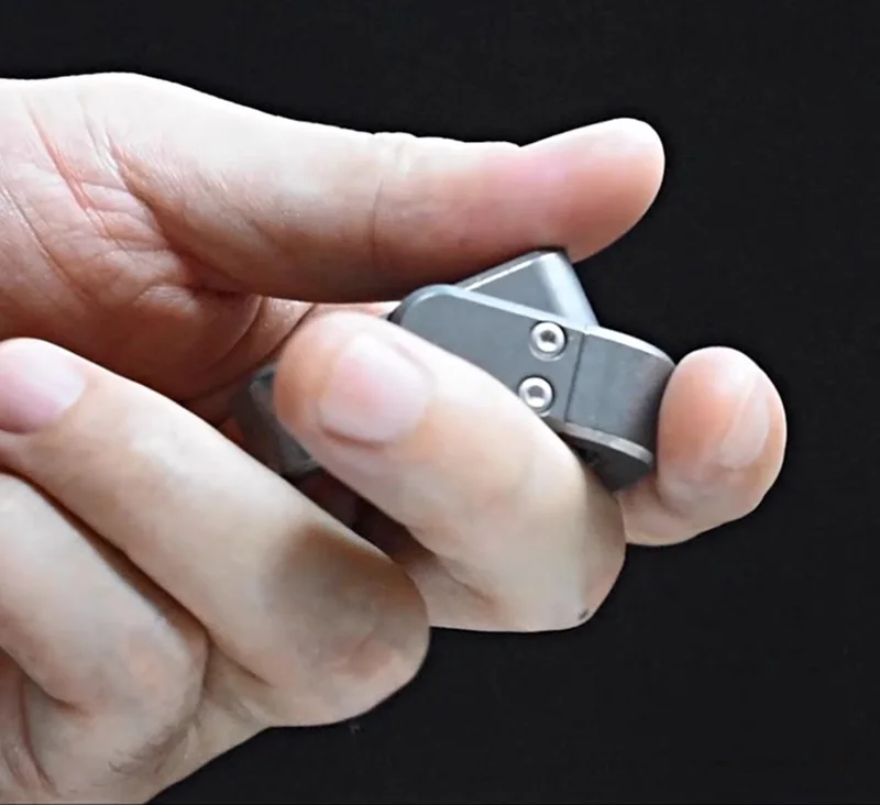 DANHUO Titanium Alloy Shake Mechanical Push Card Slider Decompression Fidget Spinner Magnetic Stress Relief Fingertip Gyro Toys