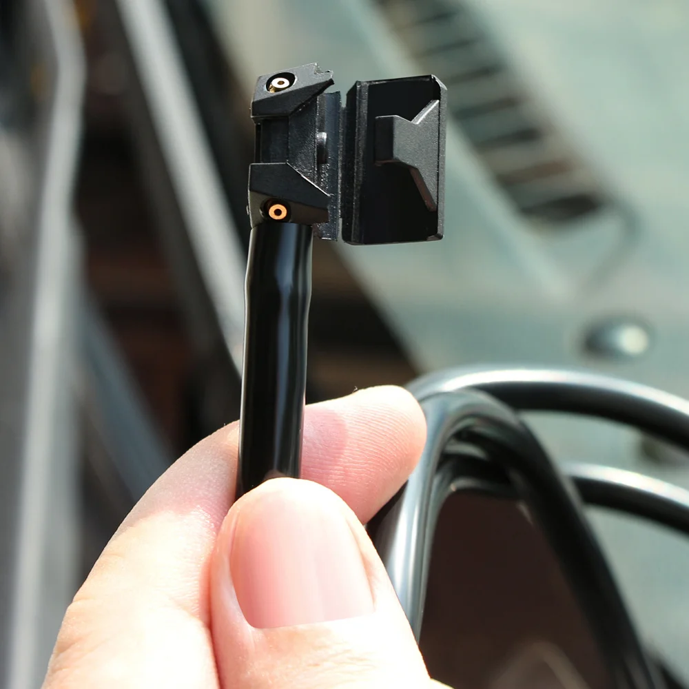 Universelle Auto-Scheibenwaschanlage Wischerblatt Wassersprühdüsen Montiert auf 8mm 9mm Arm Verstellbar 4-Wege-Upgrade