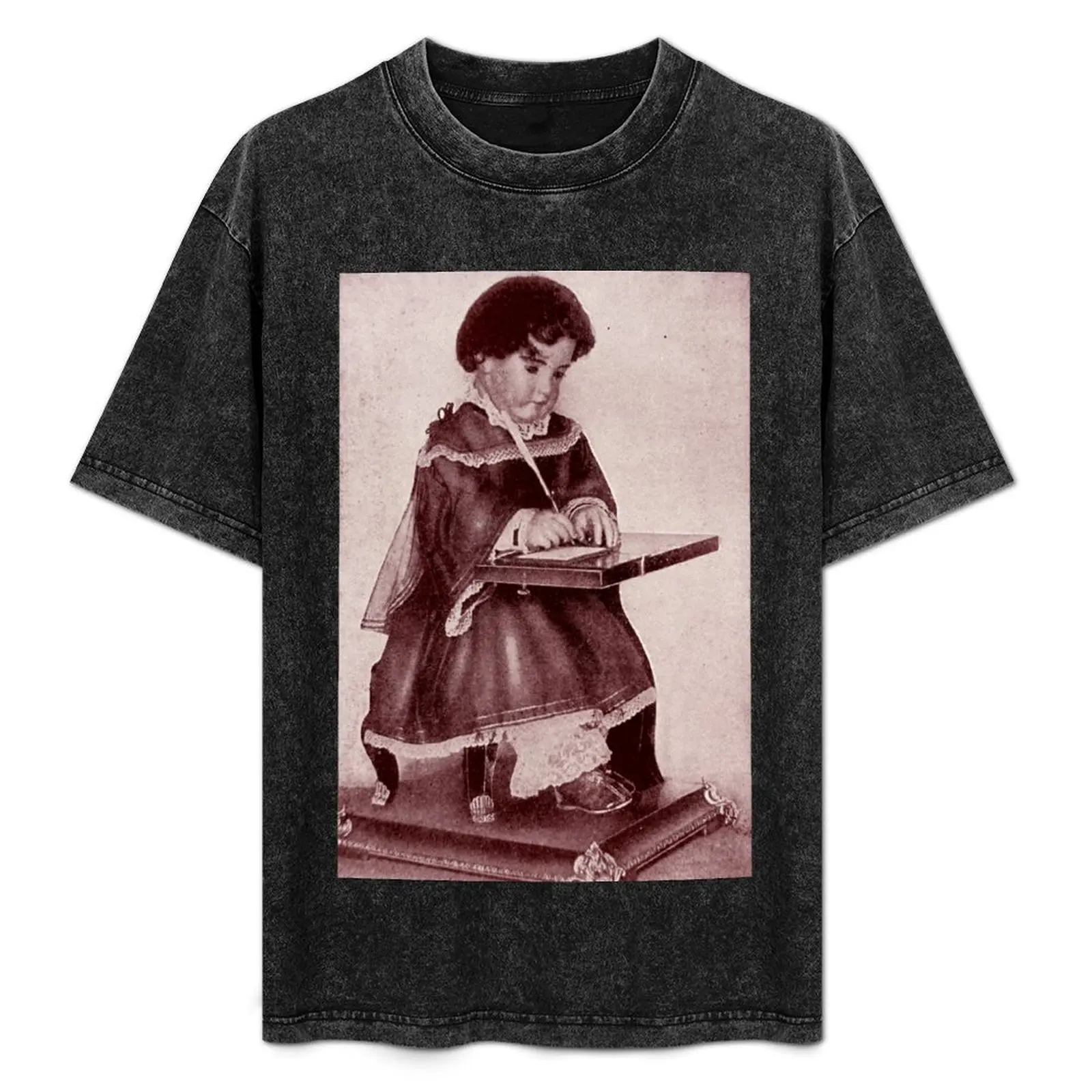 

Vintage creepy doll T-Shirt Lightweight Hiking T-Shirt