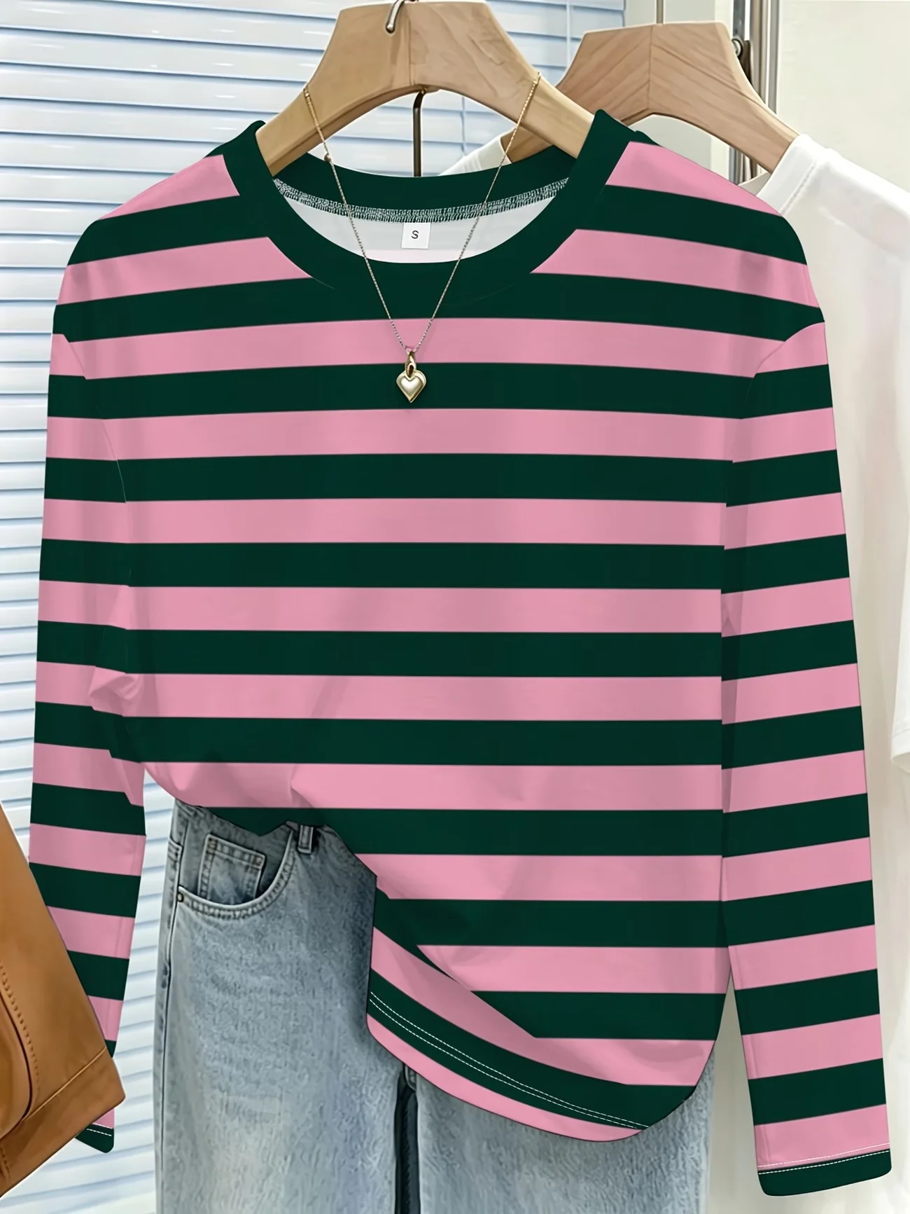 Frühlings- und Herbst-T-Shirt für Damen mit minimalistischem Streifenmuster, lässigem Rundhalsausschnitt, langen Ärmeln, in Übergrößen, im Retro-Amerikanischen Stil. – Detail 9