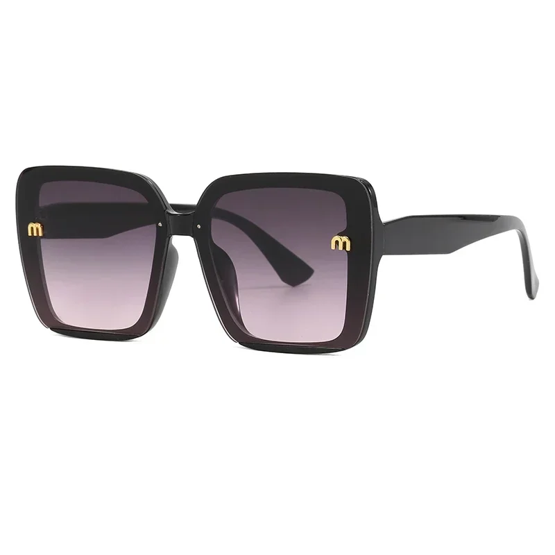 Occhiali da sole da donna quadrati classici con montatura grande moda uomo rettangolare design a lettera occhiali da sole retrò UV400
