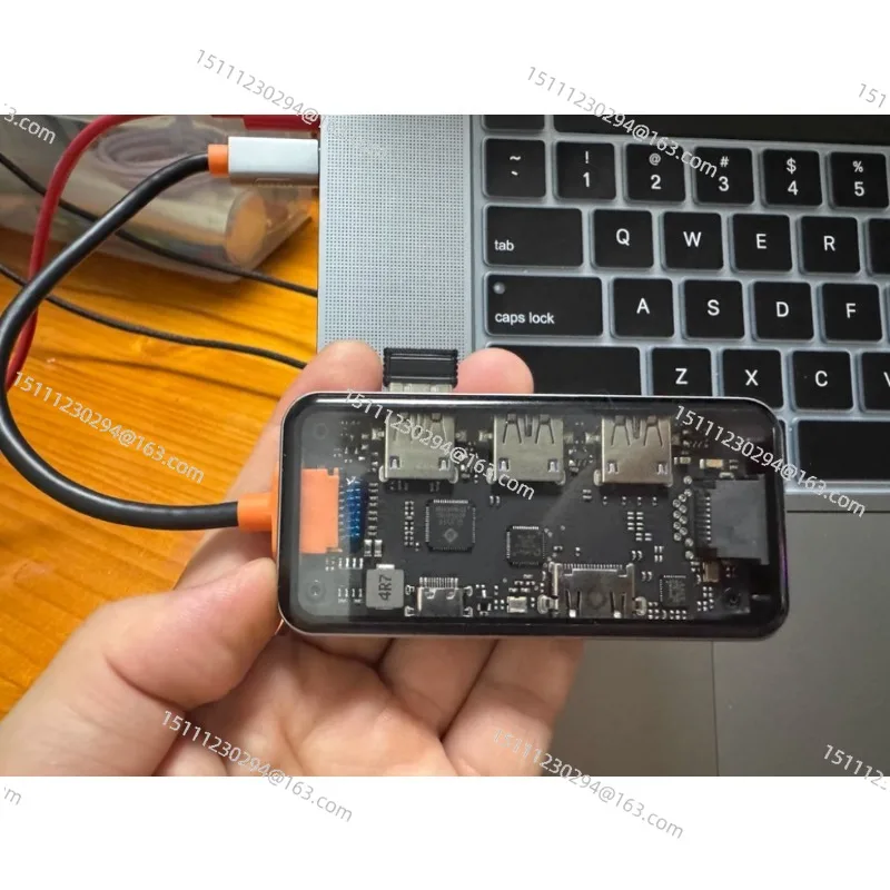 

Type-C Docking Station USB 3.2 Hub Fully Functional Compatible with MacBook 10G Transmission 4K Screen Projection Stock Product