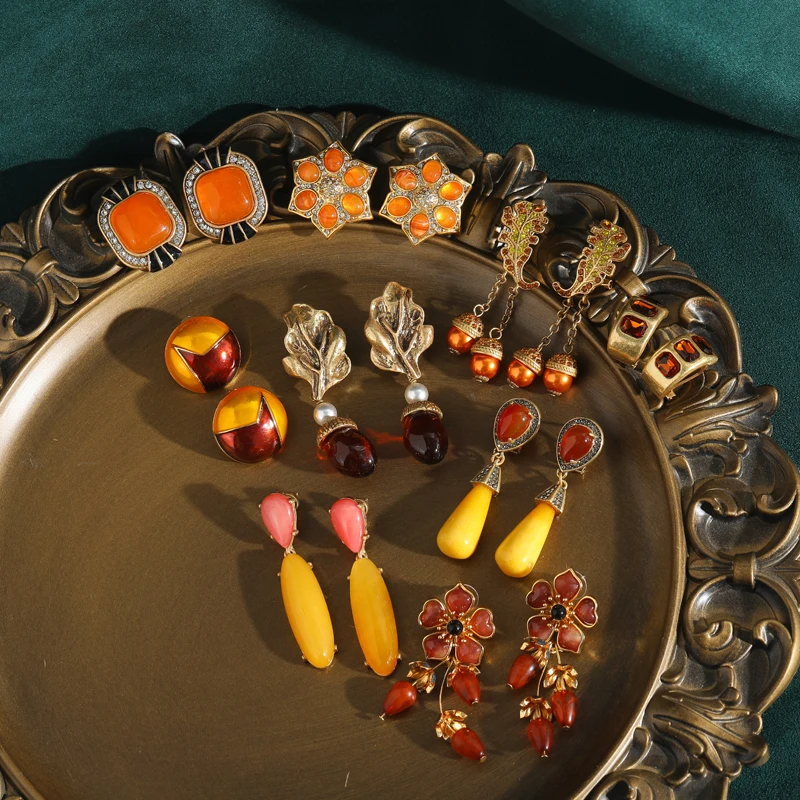 خمر الذهب اللون المينا جولة قرط الاذن المرصع المجوهرات العصرية 2025 جودة عالية فاخرة مصمم الزفاف عيد الميلاد اكسسوارات جديد