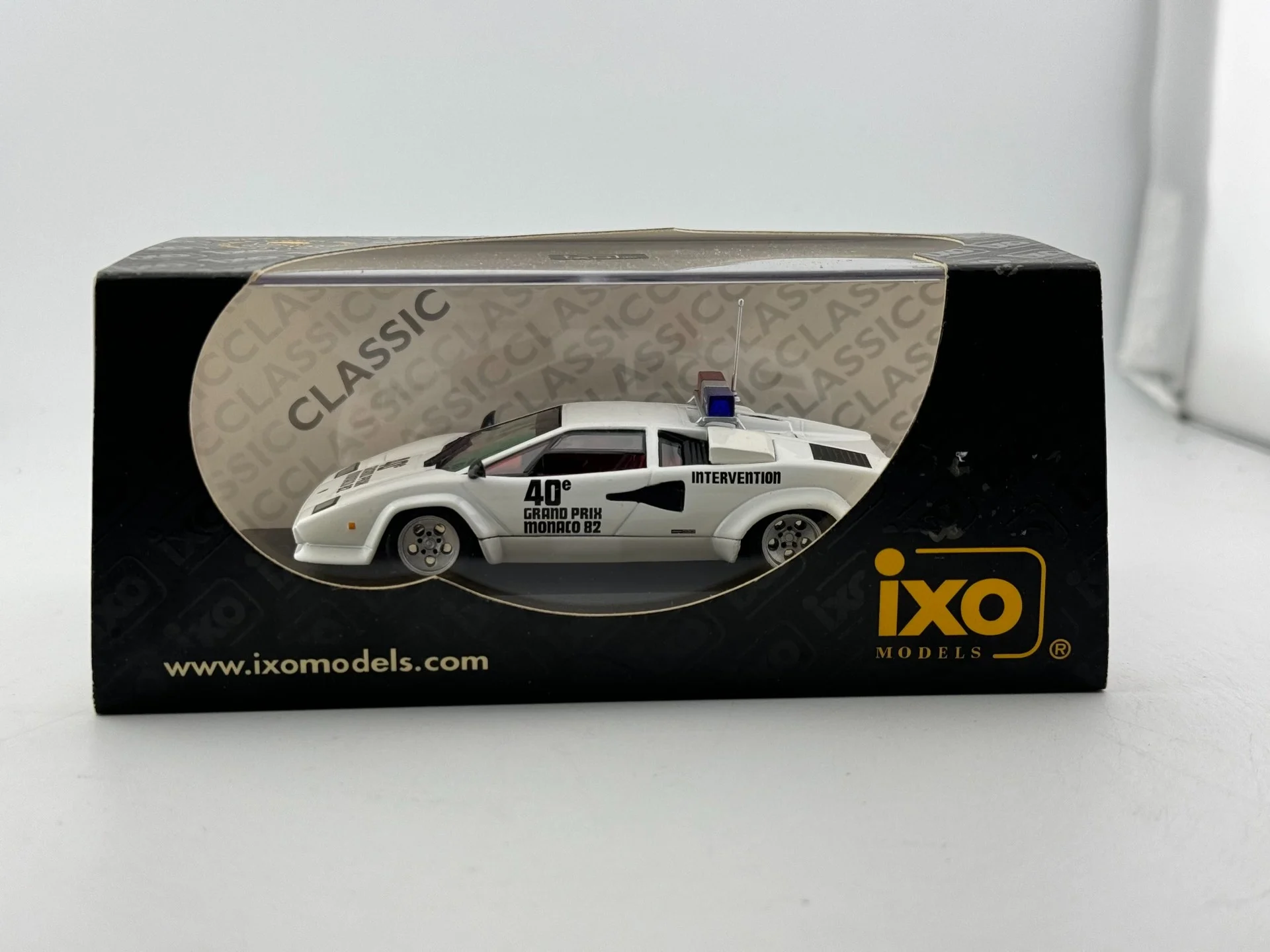 

Модель автомобиля Lamborghini Countach LP5000S 1982 года, масштаб 1/43, из литого металла, бренд IXO