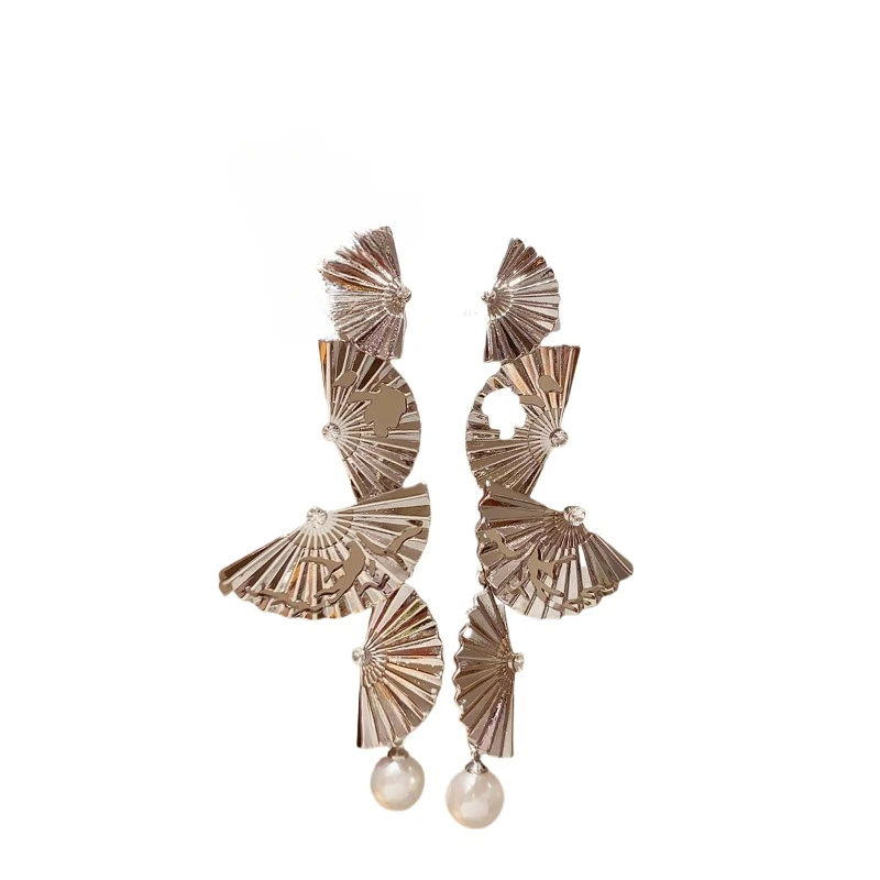 

Premium retro exaggerated fan pearl large earrings national style gold design earrings