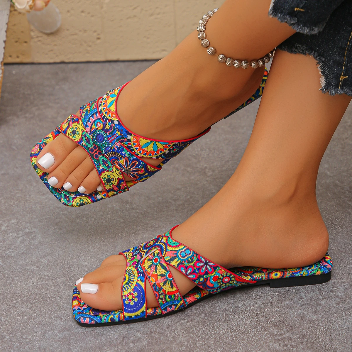 

Ethnic Roman Lightweight Casual Flat Slippers for Women Summer 2026 New Fashion Printed Decorative Non-slip Open Toe Slippers