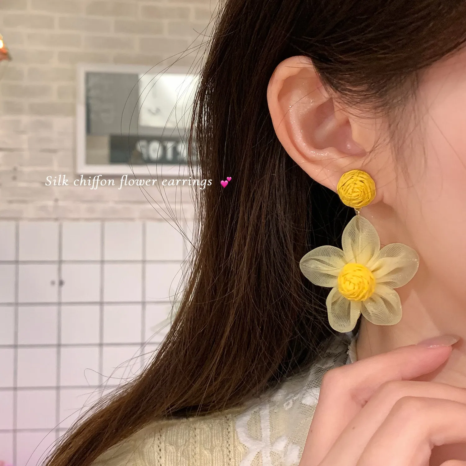 Trendy Simple Colored Lafite Grass Weaving Floral Drop Earrings For Women Fashion Bohemia Flower Jewelry Party Office Decor Gift