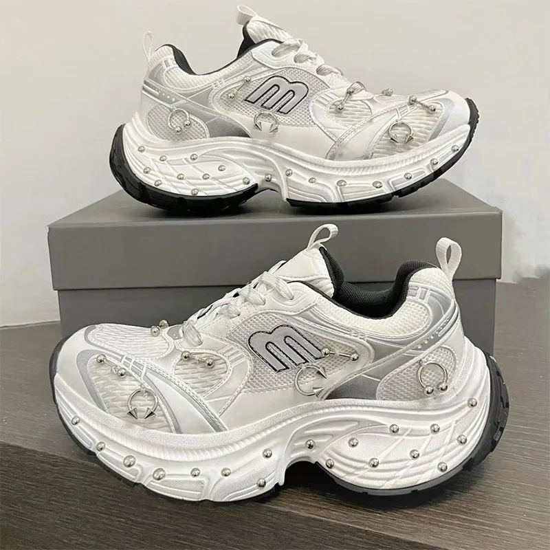 

Женские кроссовки на платформе, обувь для папы, обувь для пар на массивной подошве с цветными блоками, повседневная спортивная обувь с заклепками в стиле панк, модная обувь на высоком каблуке