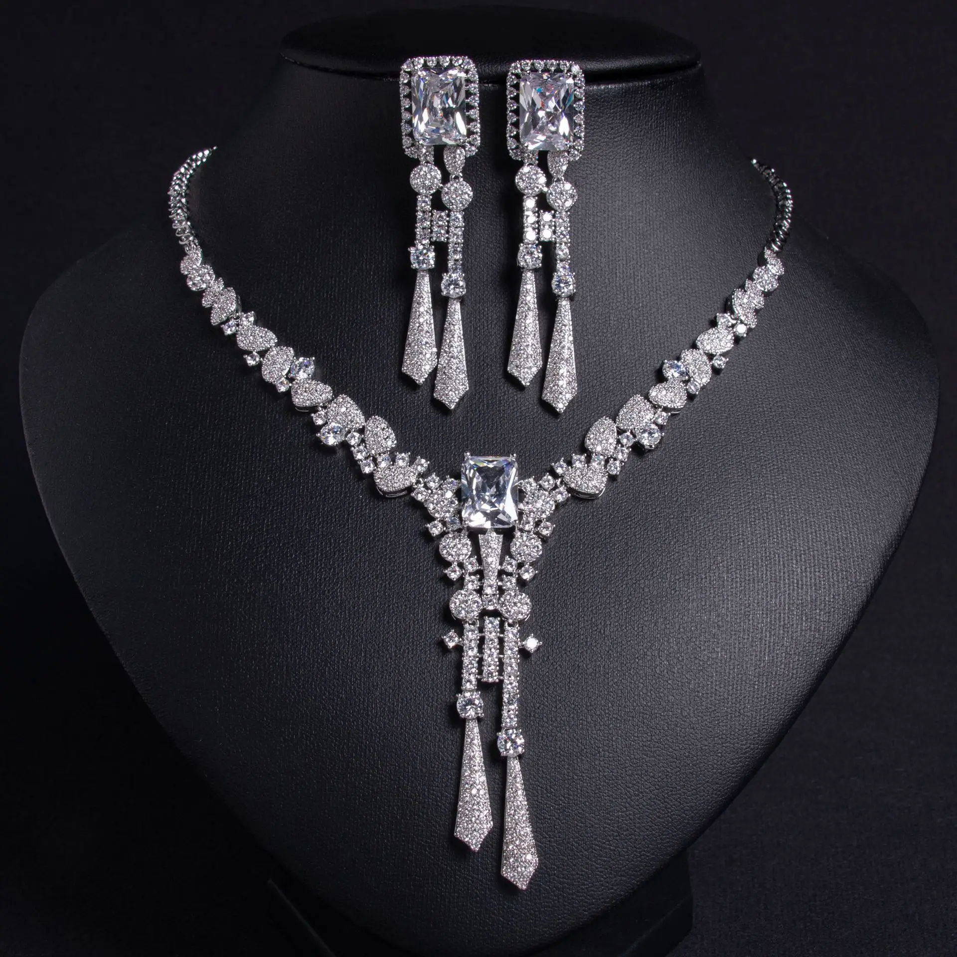 Diamond Flower Zircon Jewelry Set Dress Accessories Bridal Necklace Silver Needle Earrings Tassel Jewelry