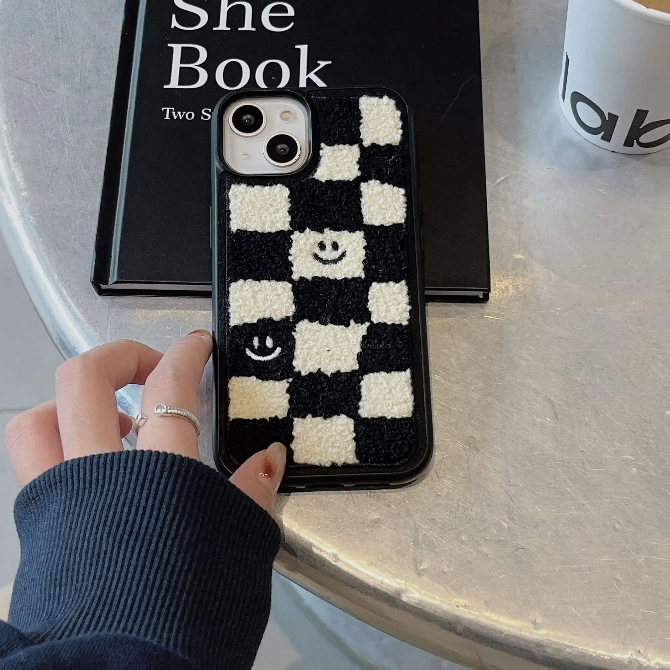 

Cartoon Plaid Smiley Embroidery Phone Case For iPhone 15 14 13 12 11 Pro Max 15Pro Lovely Winter Shockproof Soft Cover Funda