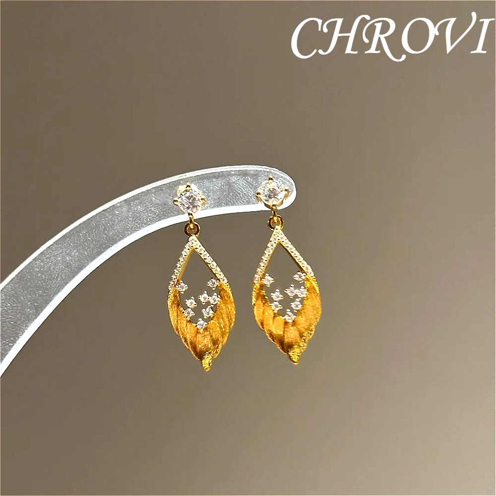 Exquisite Halskette mit einem Vintage-Gold-Federanhänger aus 925er Sterlingsilber, hochwertige Ohrringe mit Flügel- und Diamantverzierung, Anhänger für Damen. – Detail 7