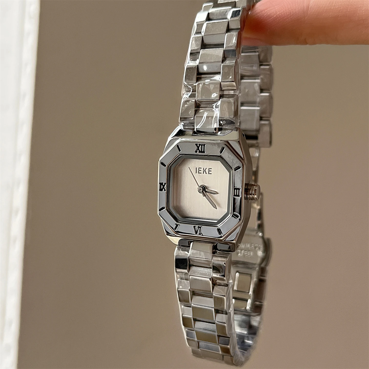 Minimalist Style, Sophisticated Square Steel Band Watch, Fashionable Retro Light Luxury Versatile Casual Women'S Wristwatch.