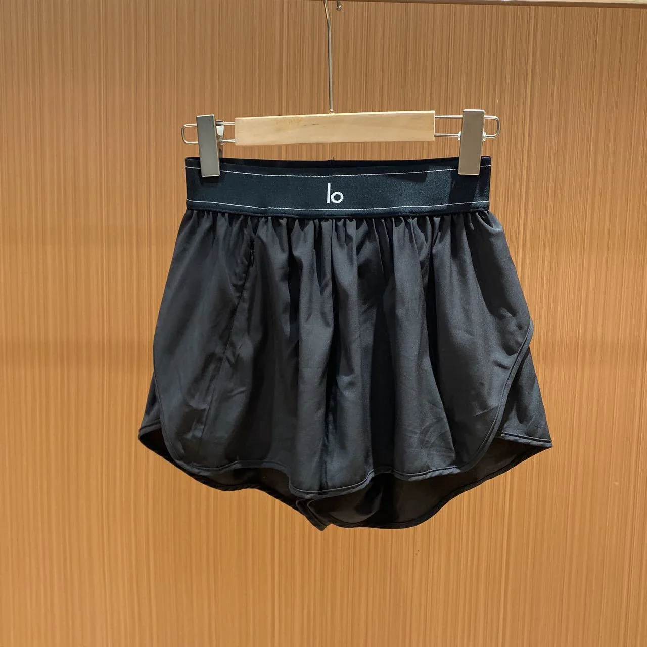 Celana Pendek Atletik Wanita Celana Pendek Yoga Sejuk Cepat Kering Celana Lari Kasual Celana Pendek Anti-kilau Perasaan Telanjang Musim Panas