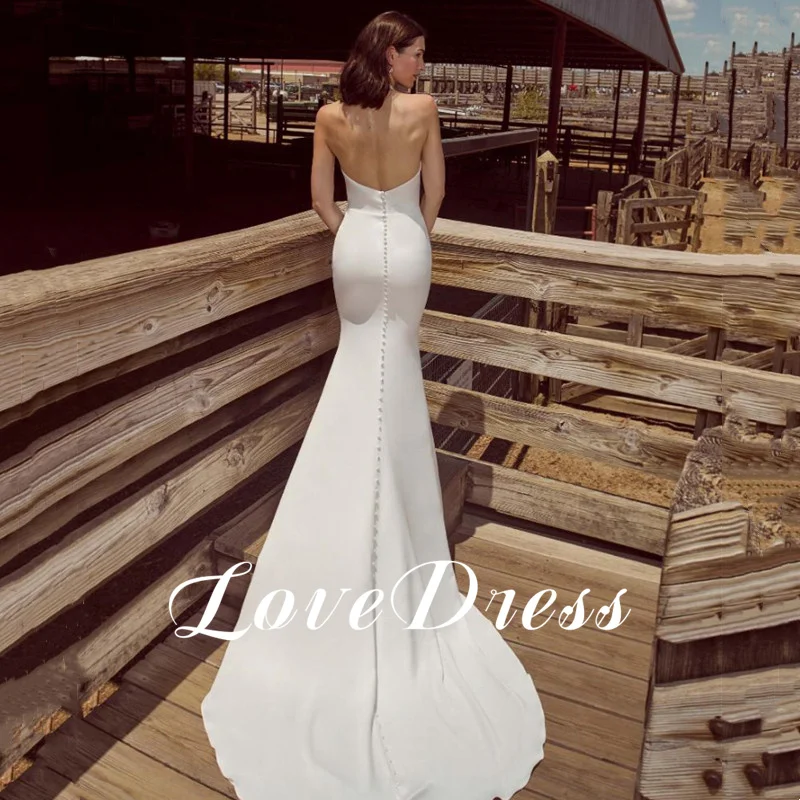 Abito da sposa a sirena in raso Boho Semplice scollo all'americana senza maniche Beach Cut-out Abiti da sposa Sweep Train Sexy Backless Butto Custom Made