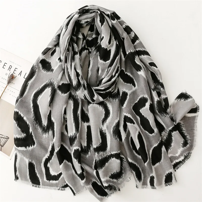 Vintage Gray Printed Leopard Scarf Female Autumn Muslim Women Hijab Scarves Large Size Headband Handkerchief Women\'s Bandana