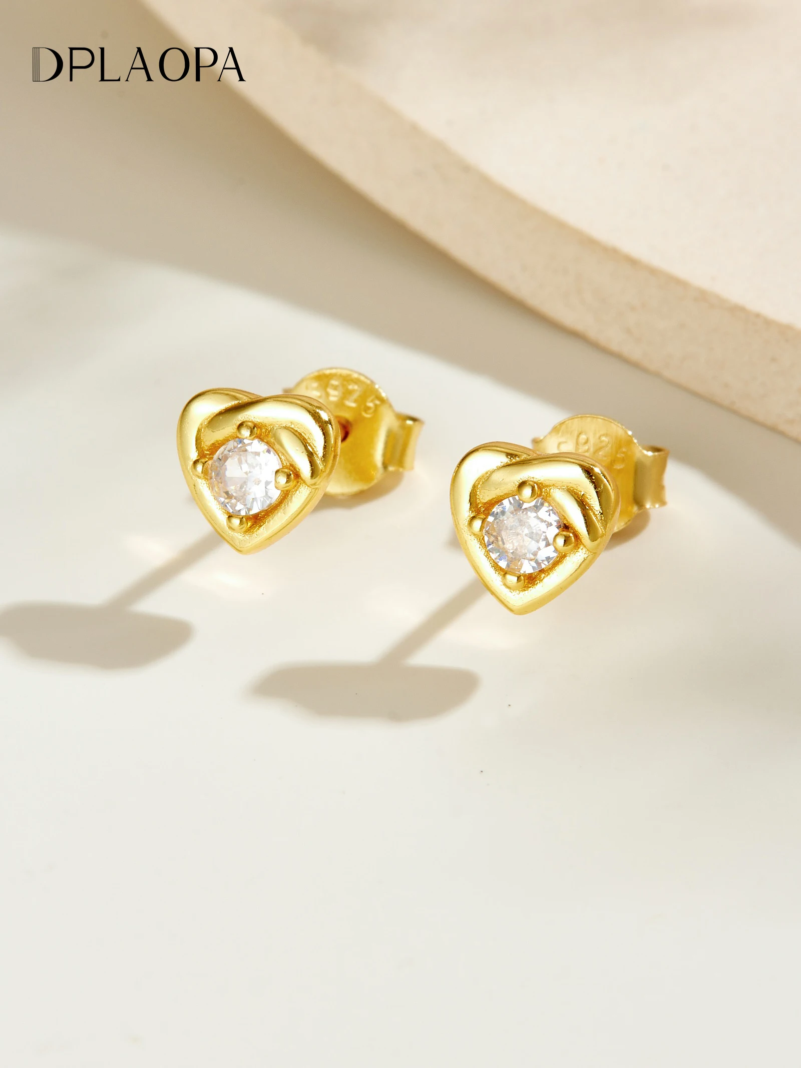 

DPLAOPA женские серьги-гвоздики из стерлингового серебра 925 пробы в форме сердца с прозрачным цирконием CZ, изысканные роскошные элегантные свадебные украшения