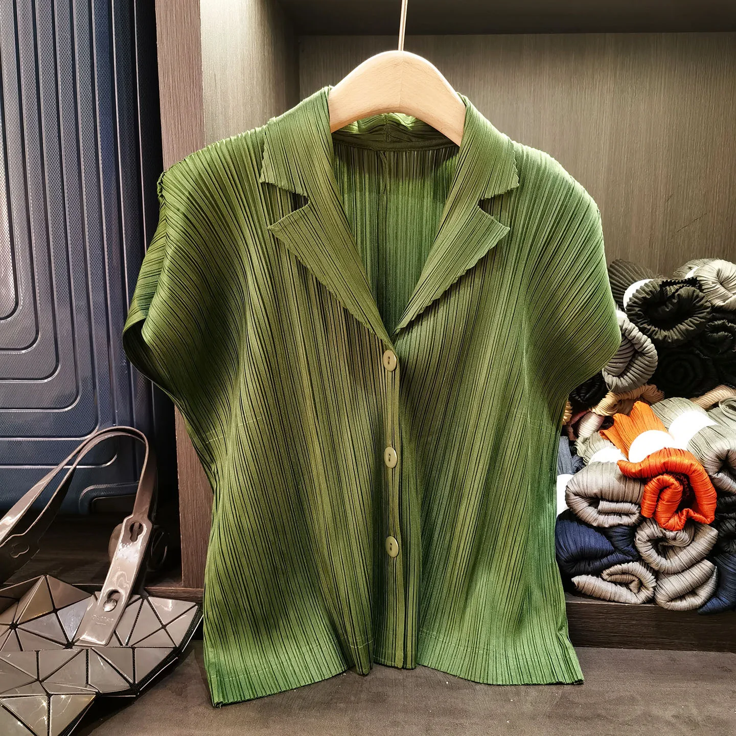 Miyake Summer New Short-sleeved Cardigan High-end Temperament Simple Suit Collar Short Jacket Thin Versatile Solid Color Folds