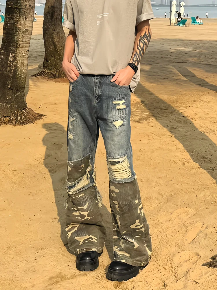 

Мужские джинсы с камуфляжным пэчворком и рваными элементами, весна-осень, в стиле High Street, с эффектом увеличенного низа, прямые, с легким расклешением
