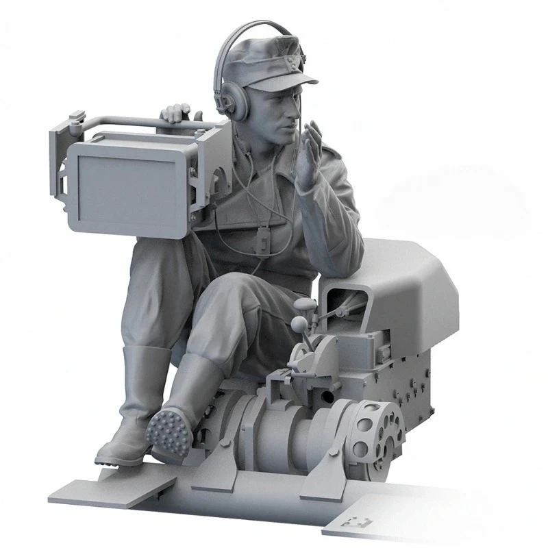 1/16 Scale Die-Cast Resin Figure Model Kit German Half Track Radio Operator Unassembled and Unpainted