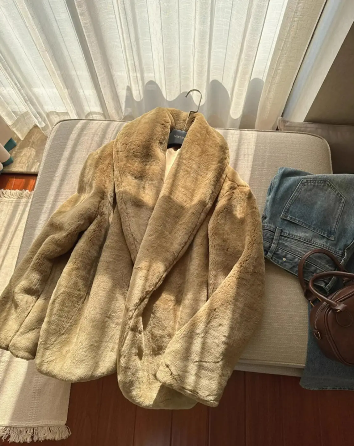 جديد الشتاء النساء شال التلبيب طوق فو مضلع معطف الفرو الدافئة لينة شعر أشعث ميدي طويل سترة دافئة ملابس خارجية فضفاضة