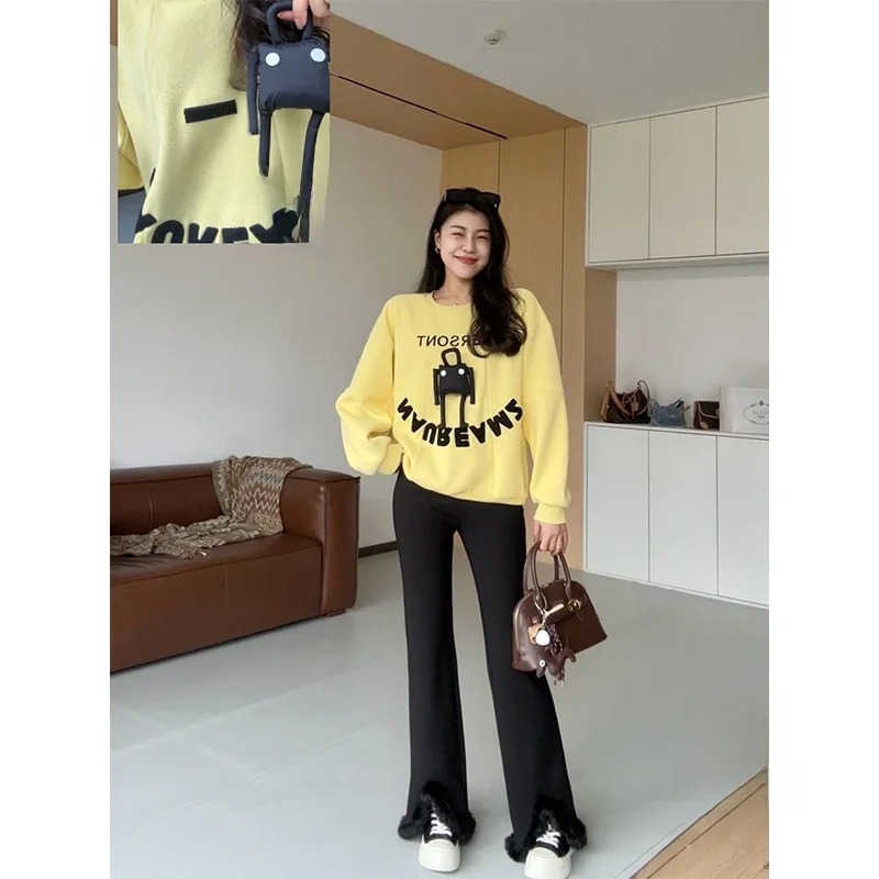 

Женский комплект из двух предметов: съемная свободная толстовка и прямые брюки, желтый цвет, с меховыми вставками, повседневный зимний стиль