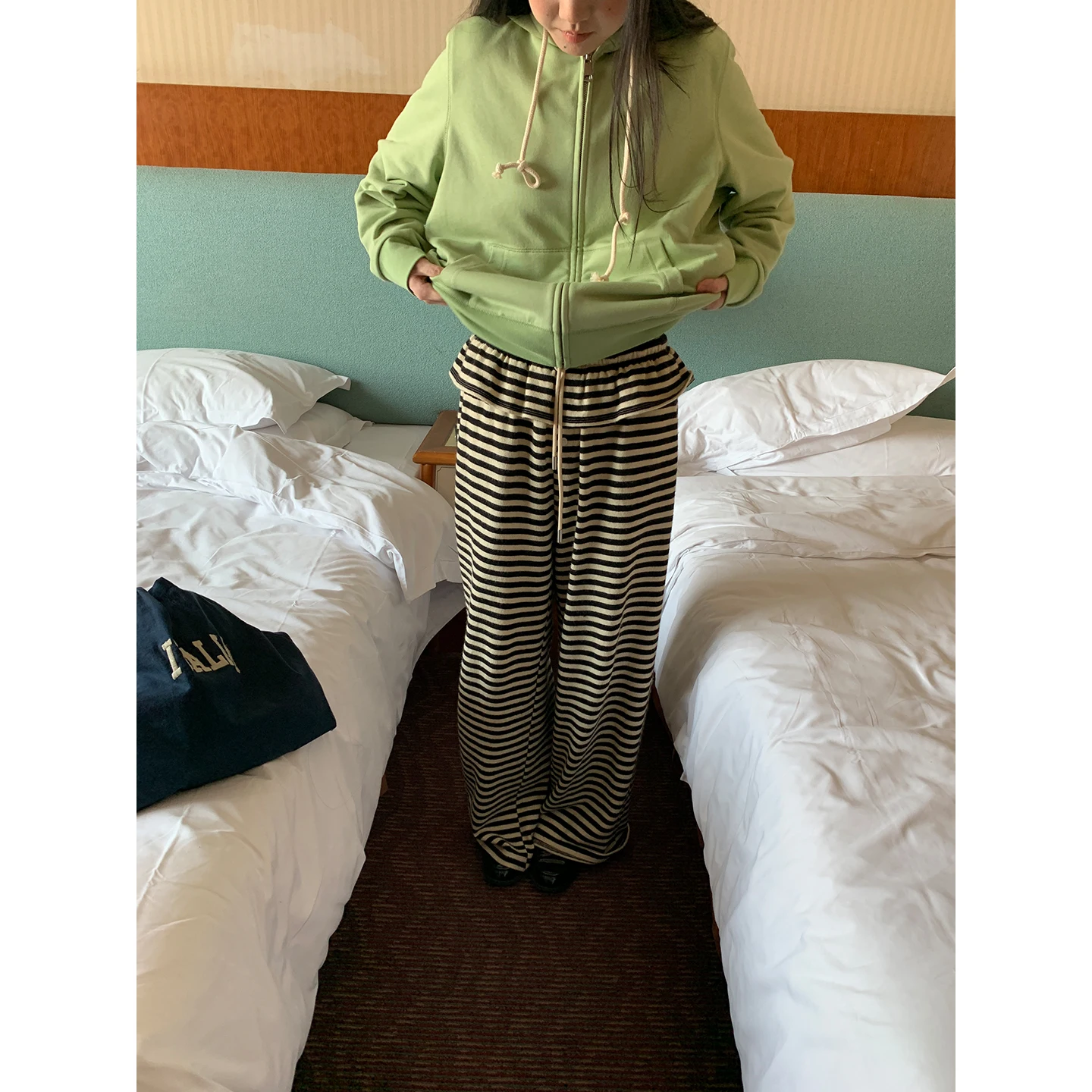 

Женские повседневные брюки с широкими штанинами и цветочным кружевом в стиле ретро, свободного кроя, универсальные, прямого силуэта, стройнящие, для весеннего сезона