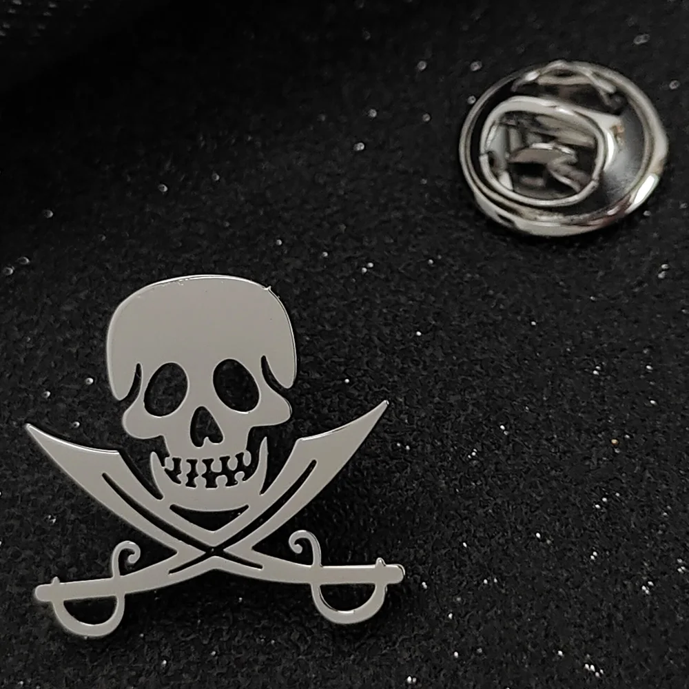 

Creative Pirate Skull Titanium Brooch, Formal Dress Banquet Badge, Gift to Friends, Exquisite Lapel Pin