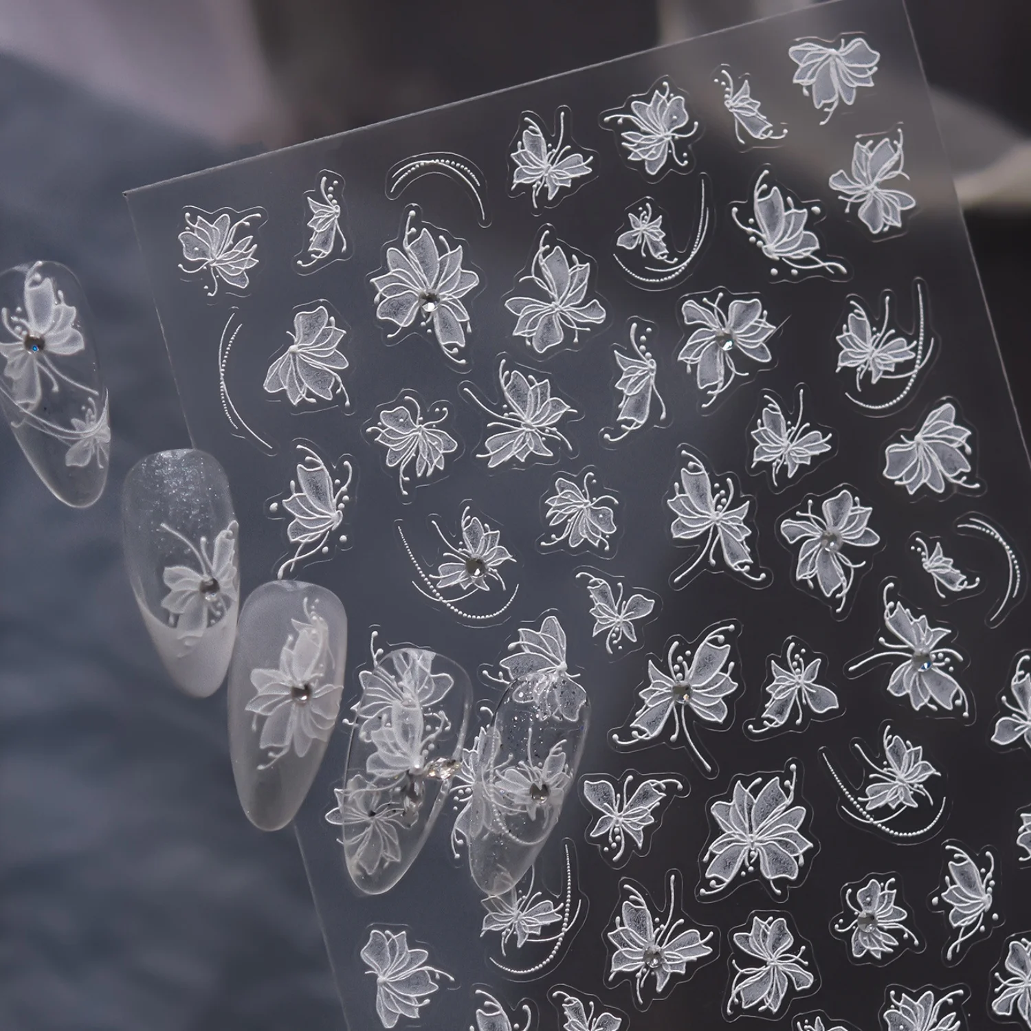 Ballett-Stil 5D Nagelkunst-Aufkleber Transparente Weiße Schmetterlingslinie Schmetterlings-Strass Selbstklebende Dekoration Eleganter Geprägter Nagelaufkleber