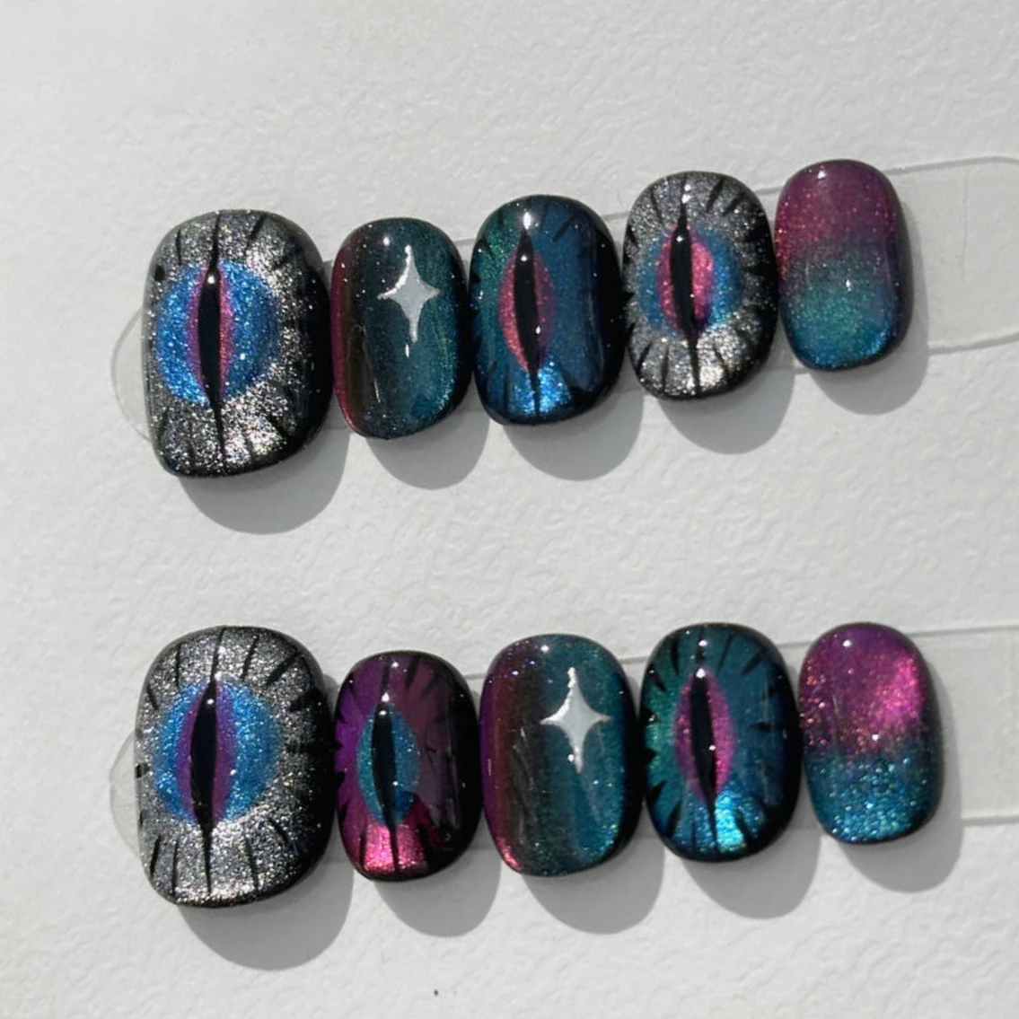 

10Pcs Short Square Handmade Nails Charm Eye Designs Wearable Manicure Spice Girls Cool Shiny Cat Eye Fashion Nails Tips Art Set