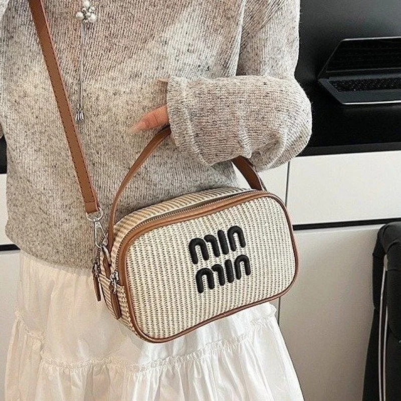 

High-End Women's Handbag Made Of Curve-Printed Leather Boasting Trendy Design And Paris Vintage ​