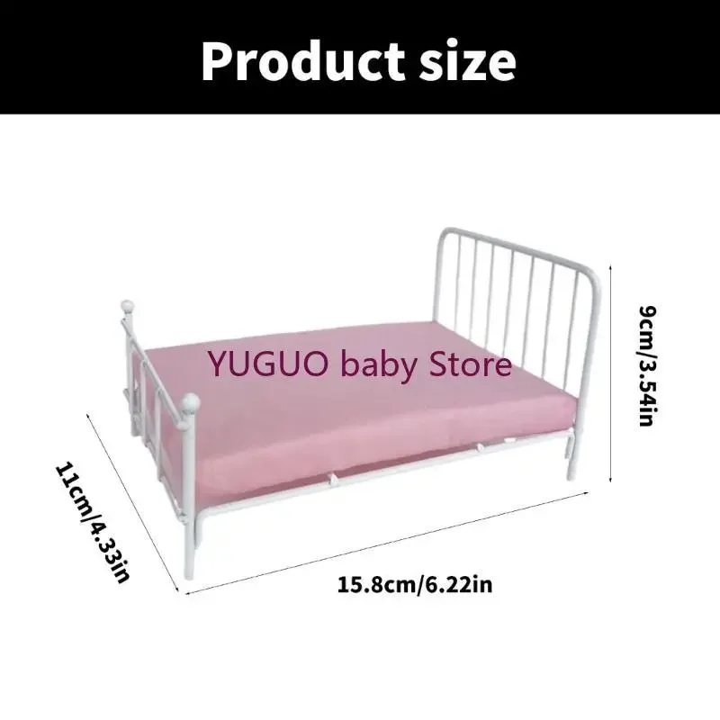 Letto realistico per case delle bambole in 1/12, finitura bianca, include materasso e cuscino per decorazione autentica
