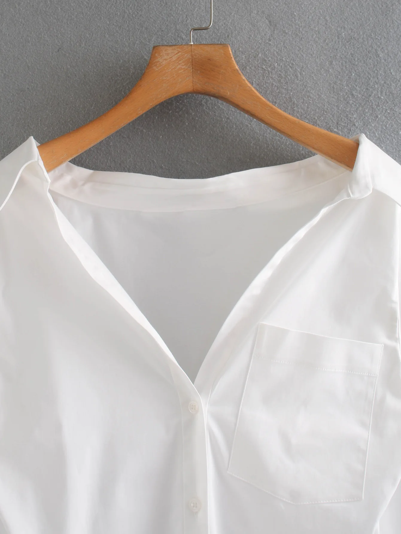 New relaxed V-neck long-sleeved lapel shirt for summer 2024