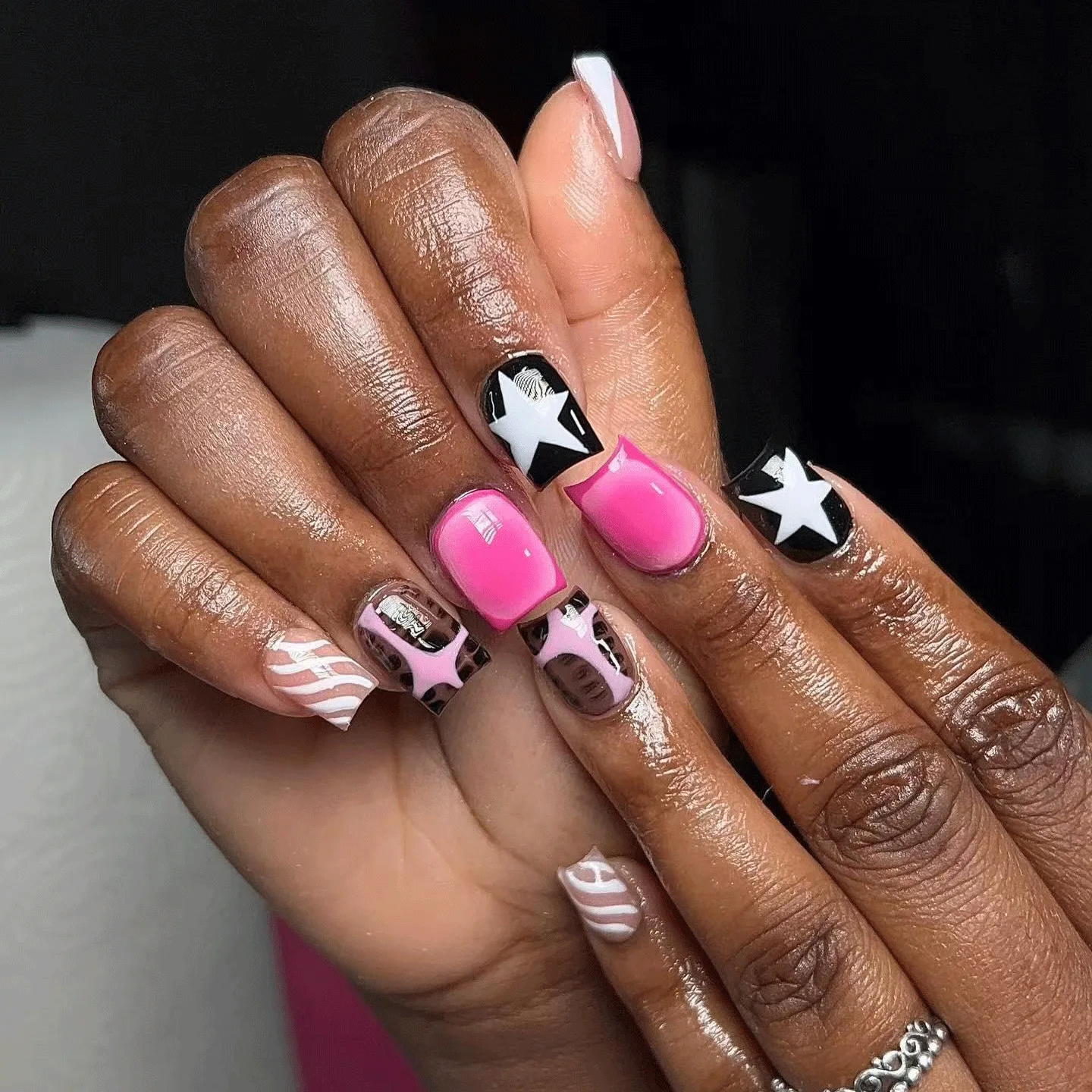 

24Pcs Short Square French False Nails Pink Smudge Stripe Design Full Cover Nails Tips Star Pattern Wearable Press on Fake Nails