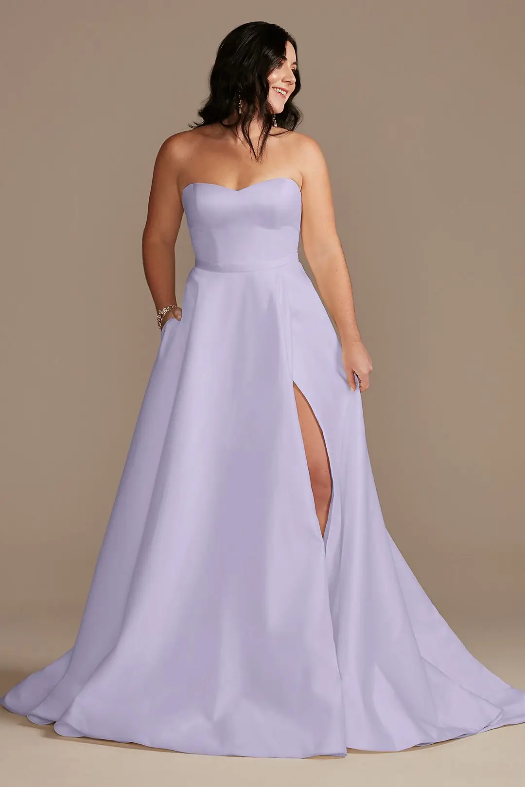 Robe de mariée en satin blanc ivoire avec fente, sur mesure, poches latérales, train chapelle, frais, moderne, sans bretelles, luxe, livraison gratuite, 2023