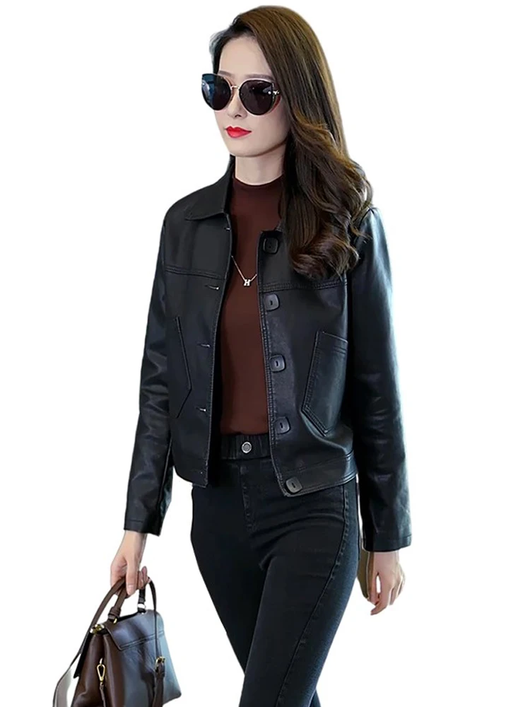 ファッショナブルなPUレザージャケット レディースコート 春秋新作 高級感のあるレディーストップス ボタンディテール付きジャケットデザイン
