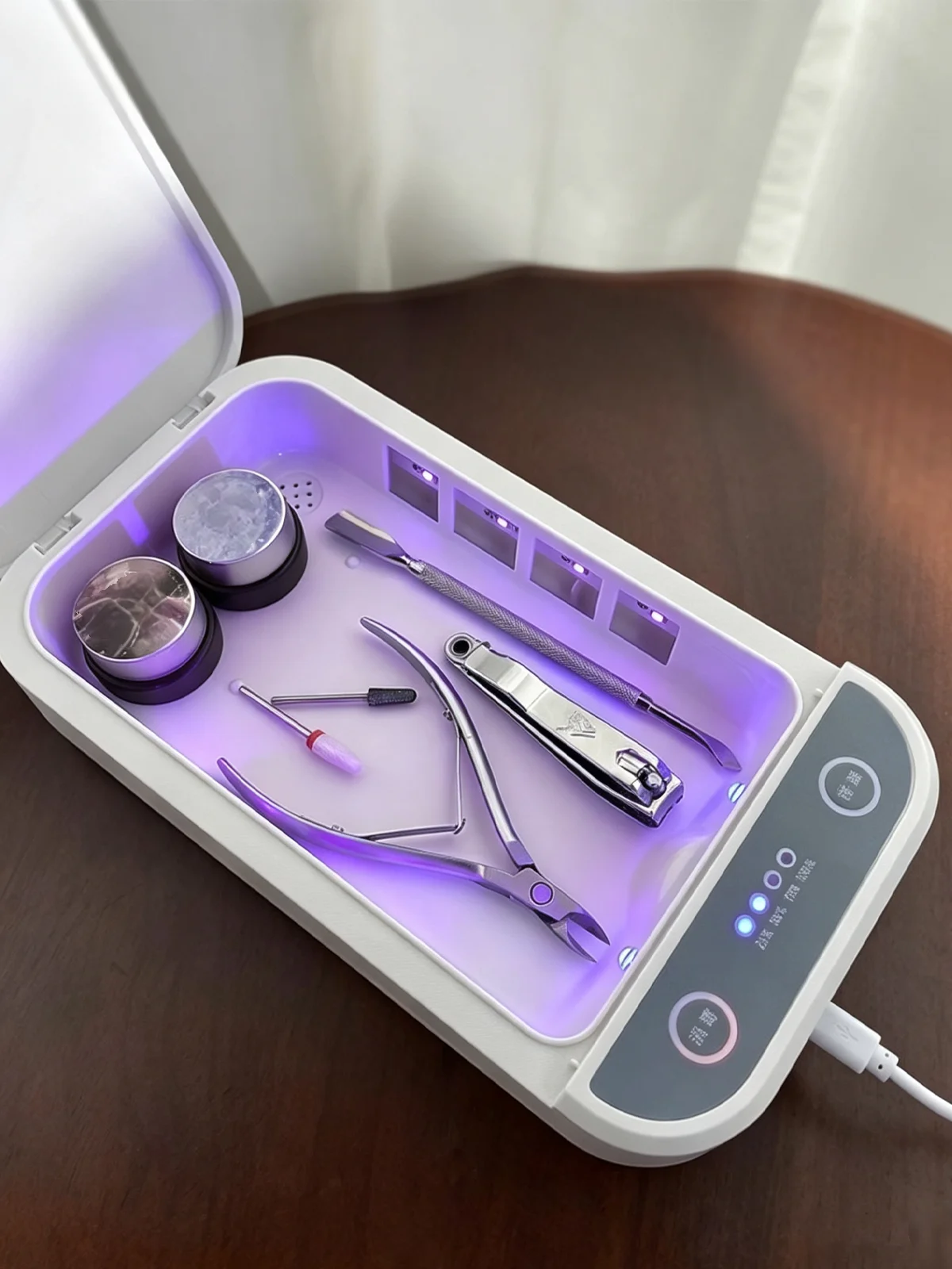 Multifunktionaler Nageltrimmer mit Starklicht-Sterilisator, Intelligenter Make-up- und Aromatherapie-Koffer mit Ein-Knopf-Desinfektion
