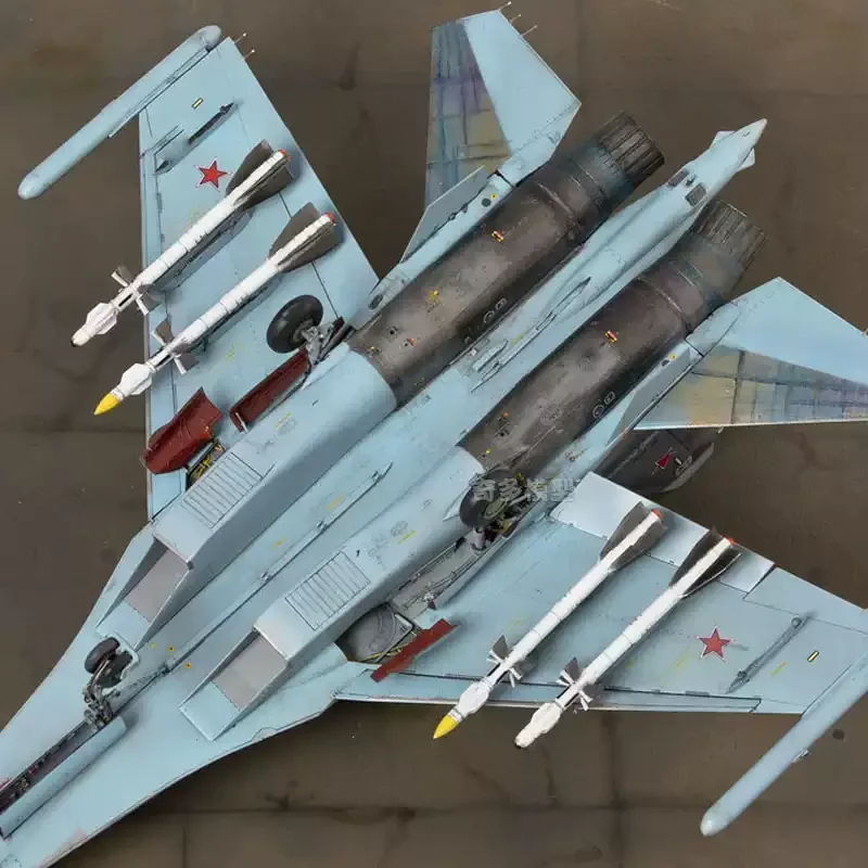 Su-35S Flanker-E Military Fighter 1/72 GWH L7207 Adjustable Slats & Flaps Detailed Plastic Aircraft Collectible Present