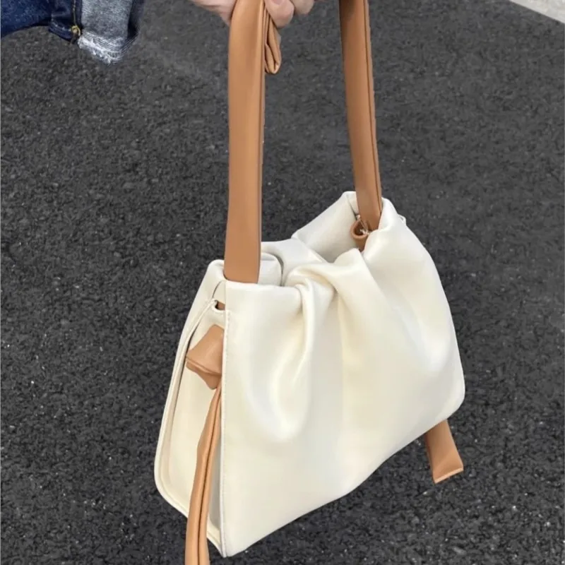 

Милая милая белая сумка-ведро, женская кожаная плиссированная сумка через плечо большой вместимости, женская элегантная нежная сумка-облако 2025